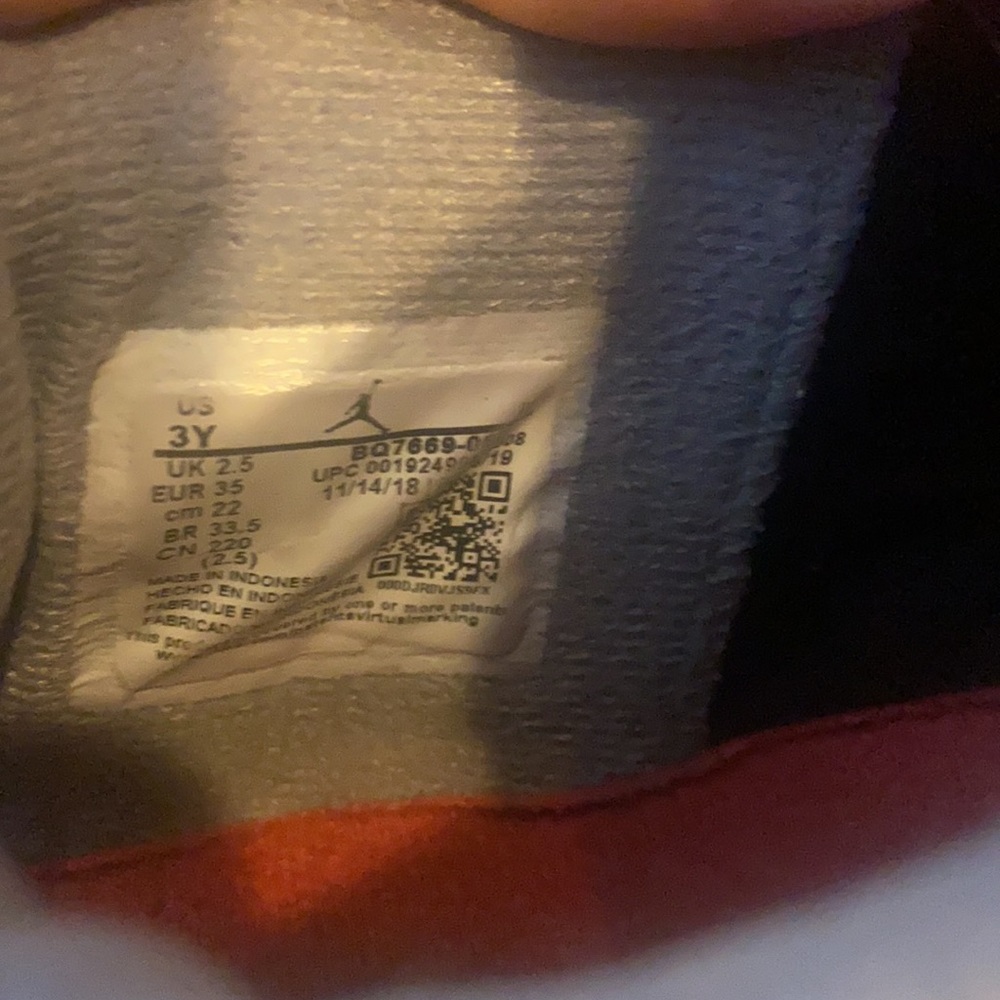 Retro Jordan 4 - Picture 3 of 5